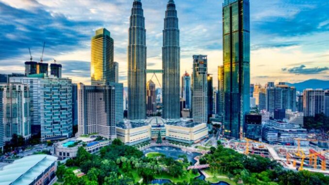 منحة في ماليزيا 2022 براتب شهري وتذاكر السفر والإقامة